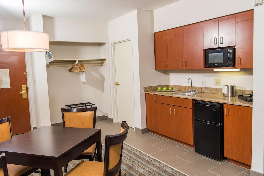 Отель Wyndham Garden Erie Kearsarge Экстерьер фото