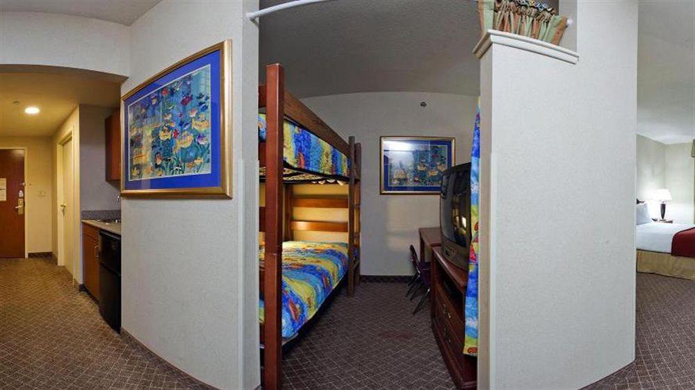 Отель Wyndham Garden Erie Kearsarge Экстерьер фото