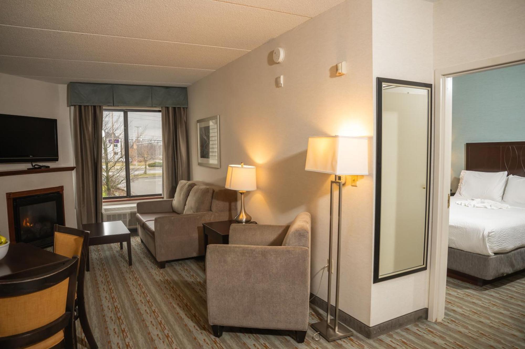Отель Wyndham Garden Erie Kearsarge Экстерьер фото