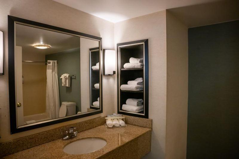 Отель Wyndham Garden Erie Kearsarge Экстерьер фото