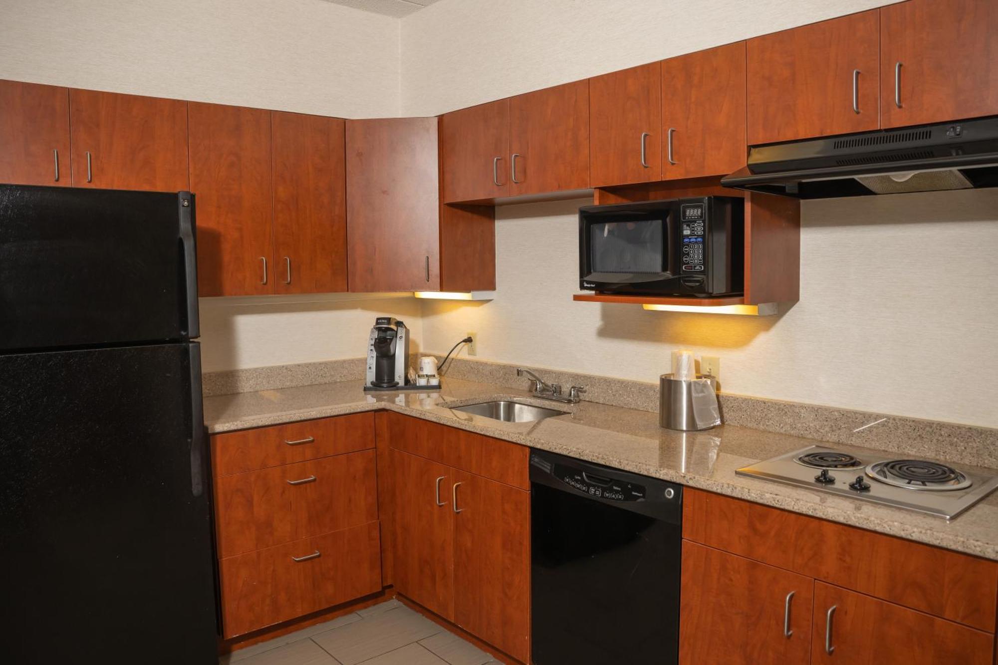 Отель Wyndham Garden Erie Kearsarge Экстерьер фото
