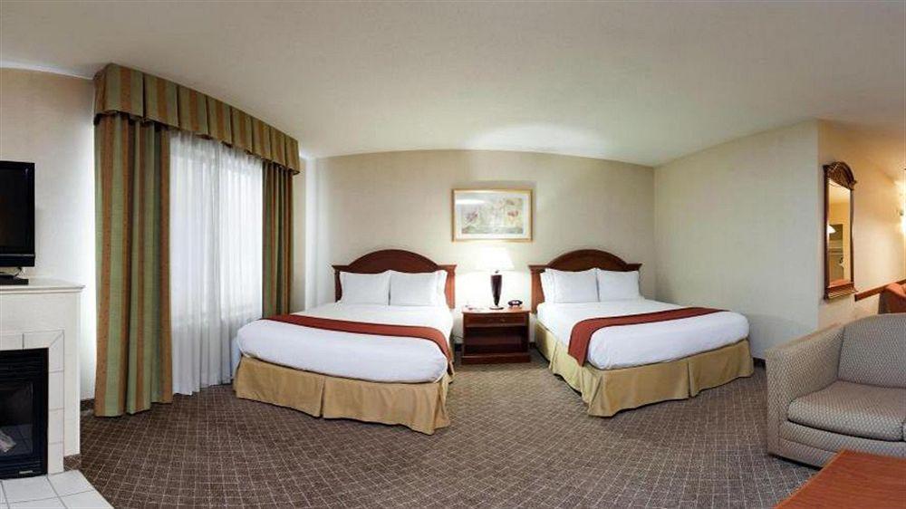 Отель Wyndham Garden Erie Kearsarge Экстерьер фото