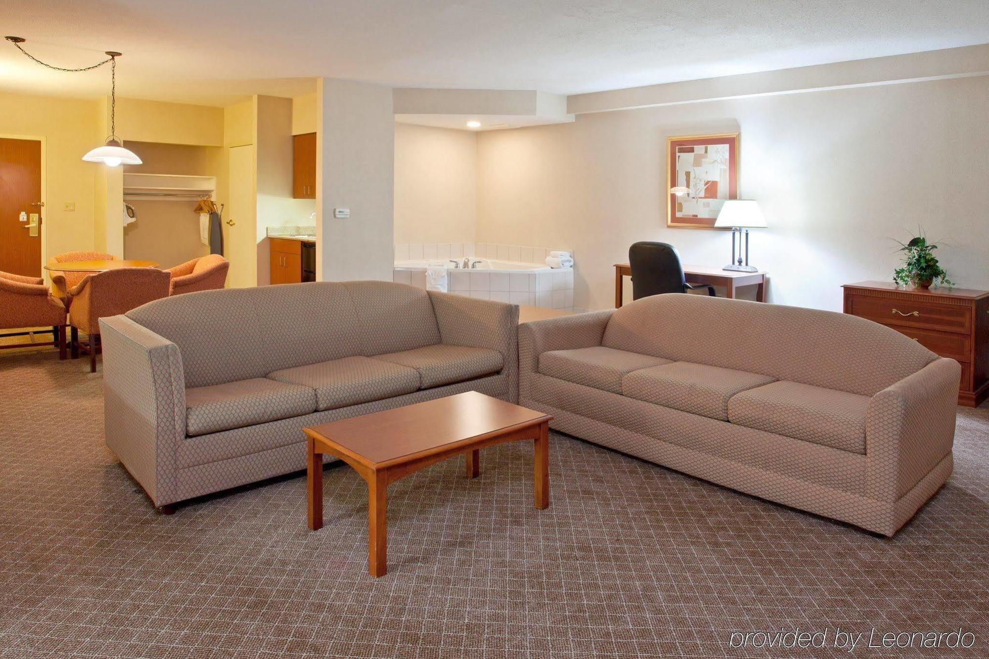 Отель Wyndham Garden Erie Kearsarge Номер фото
