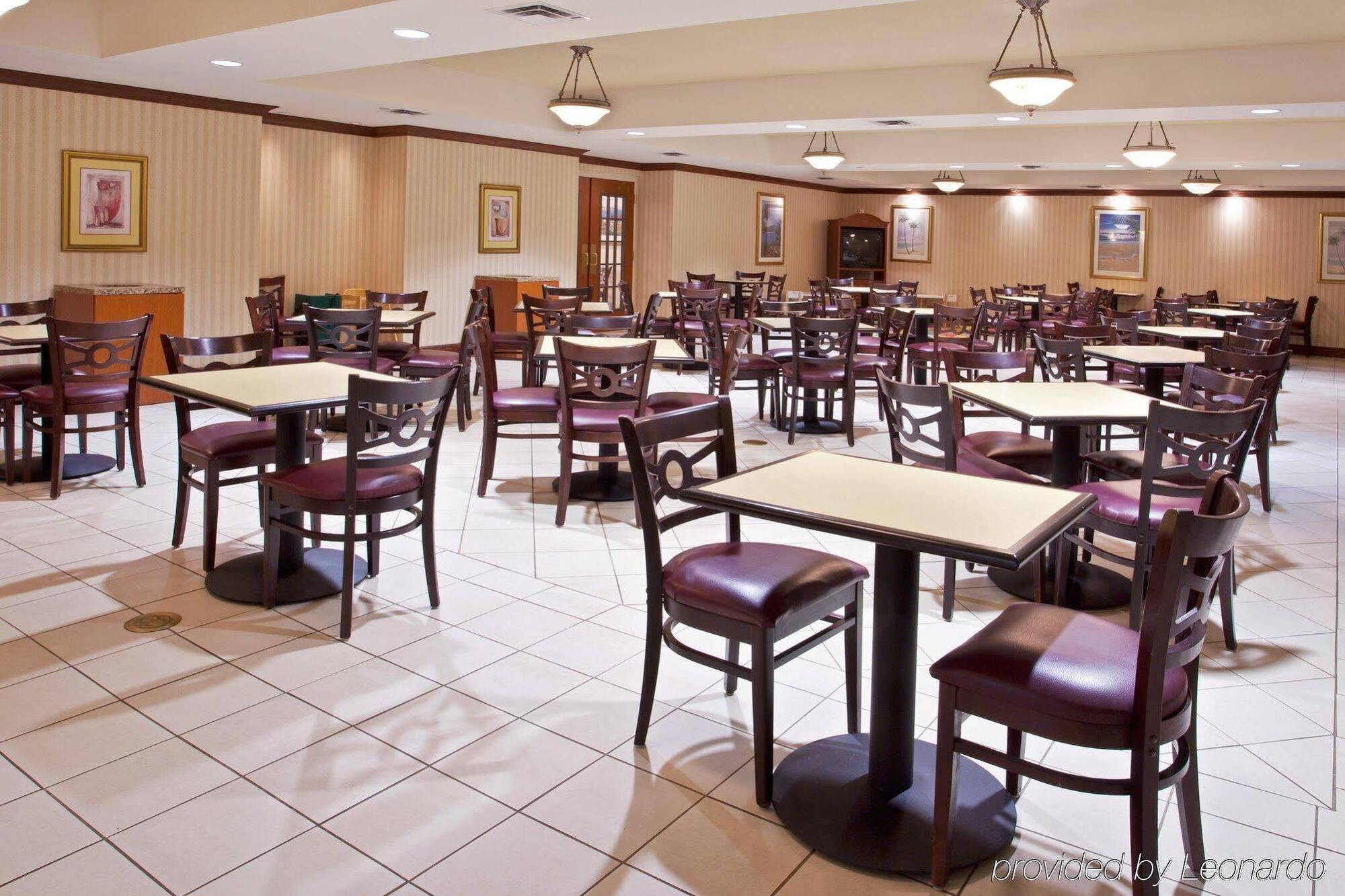 Отель Wyndham Garden Erie Kearsarge Экстерьер фото