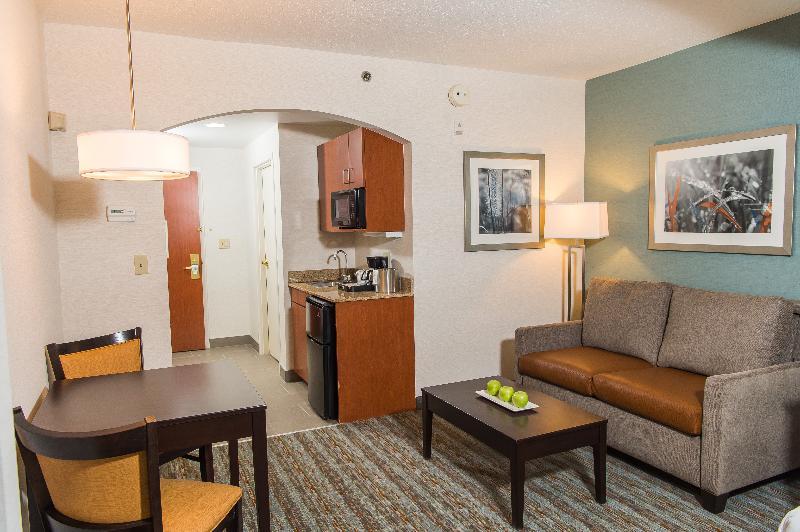 Отель Wyndham Garden Erie Kearsarge Экстерьер фото
